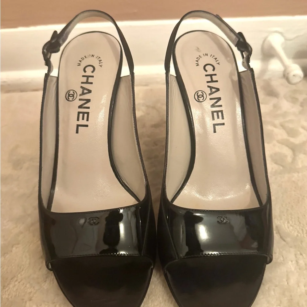 CHANEL Black Patent Open-Toe Slingback Heel - Picture 1 of 7